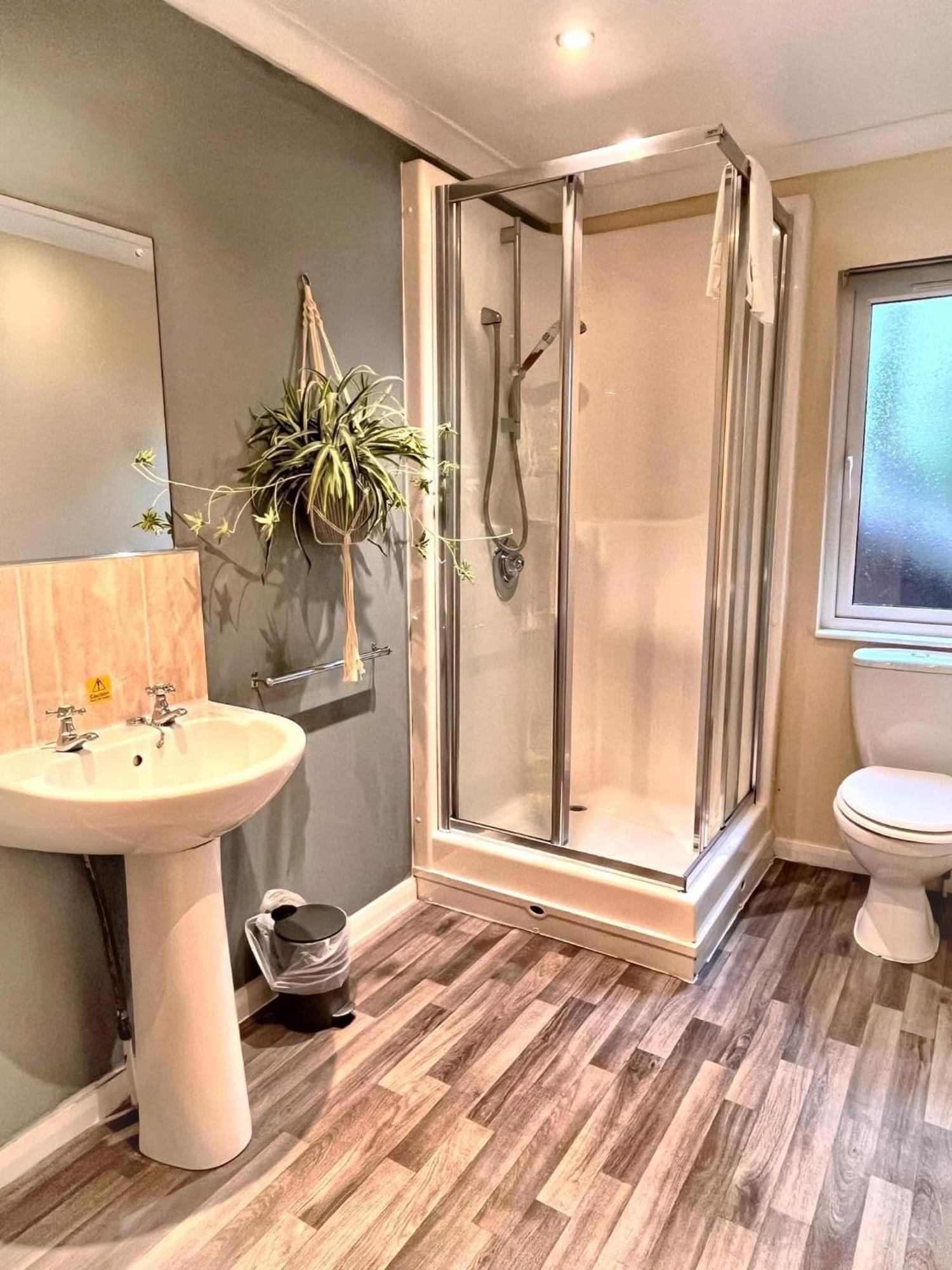 Welsh Villa-Hot Tub-Tenby-Carmarthen-Forestsetting 外观 照片